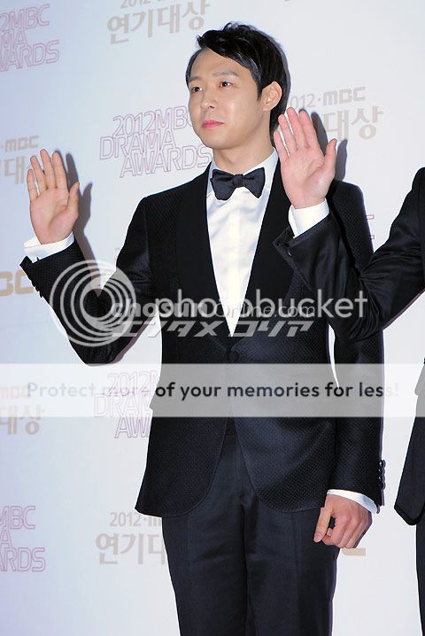 [30.12.12][Pics] Yoochun - MBC Drama Awards  2012123101029_12_zps40164383